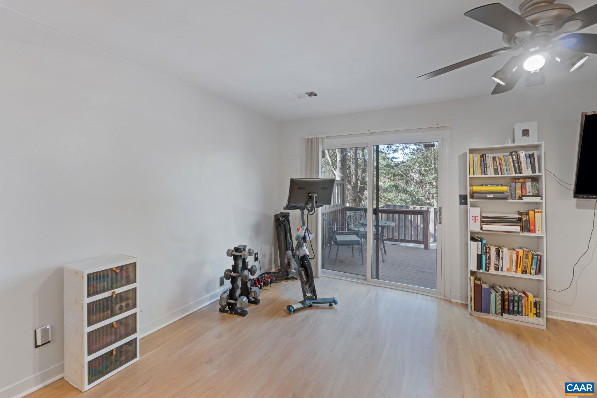 958 SUTTON CT