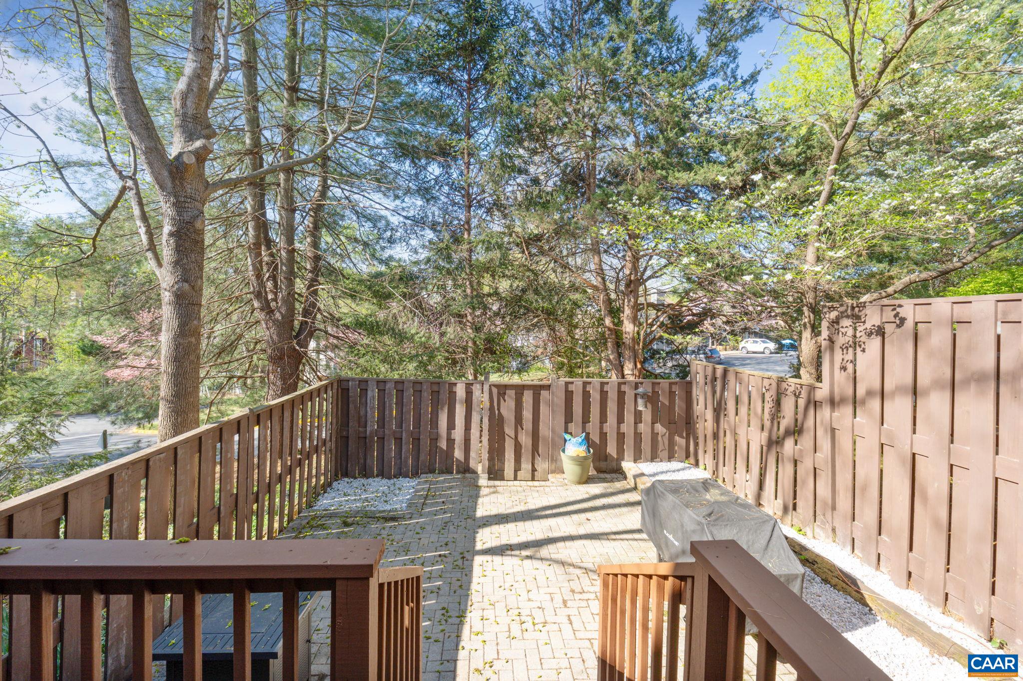 958 SUTTON CT