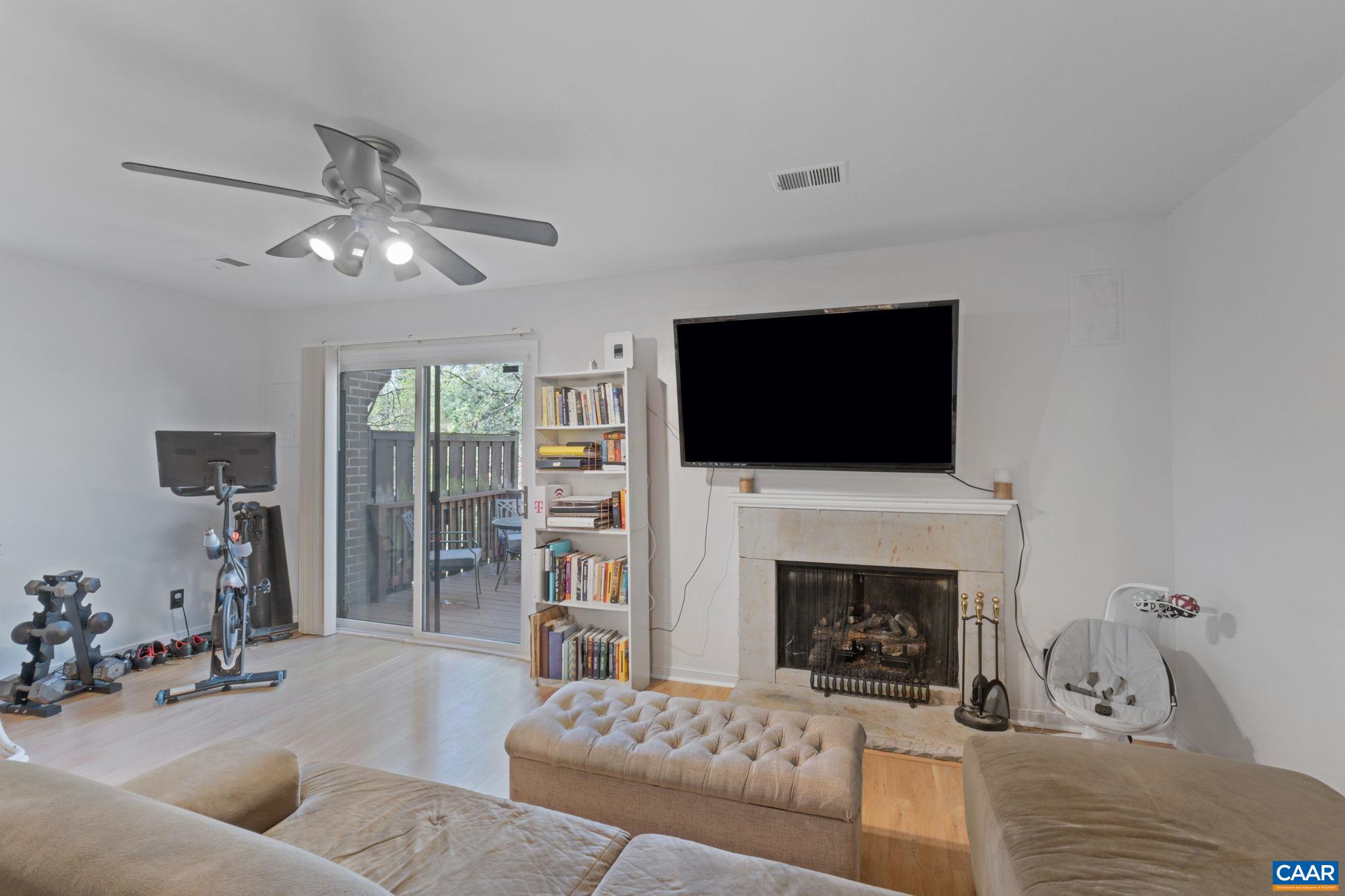 958 SUTTON CT