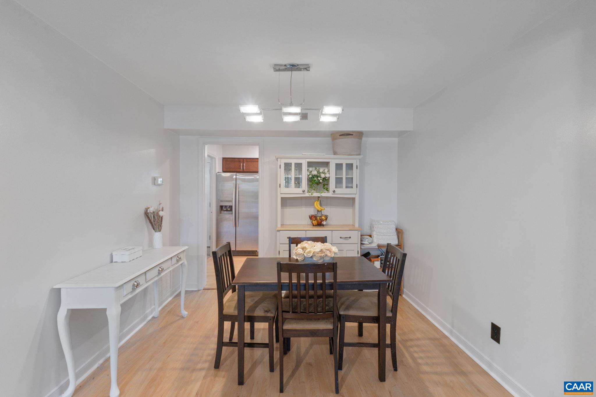 958 SUTTON CT