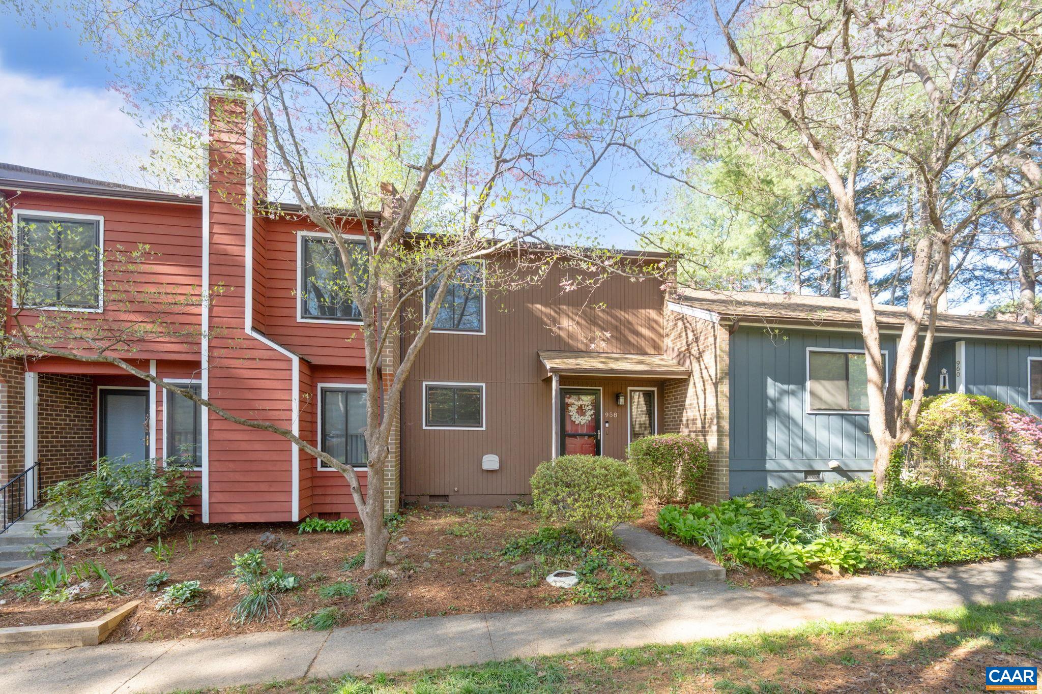 958 SUTTON CT