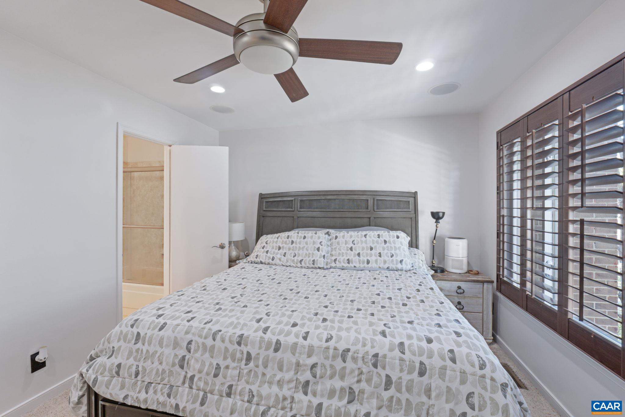 958 SUTTON CT