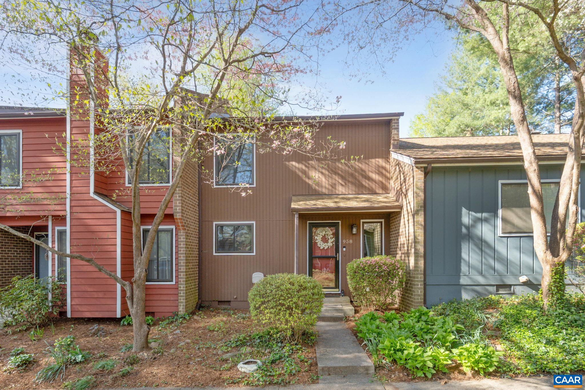 958 SUTTON CT