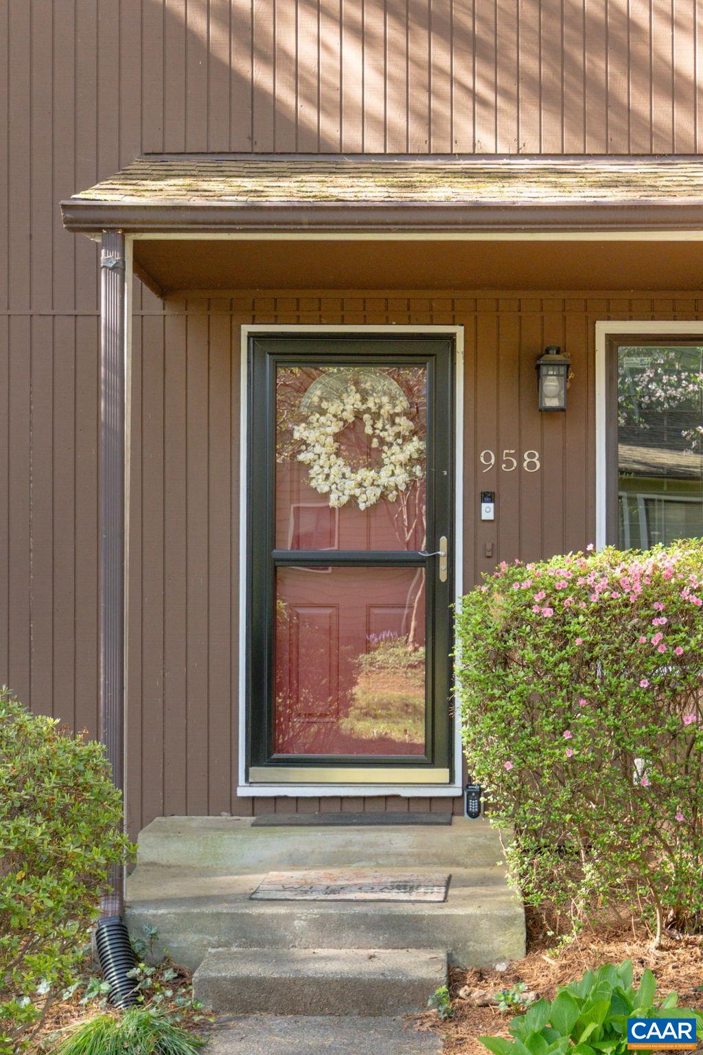 958 SUTTON CT