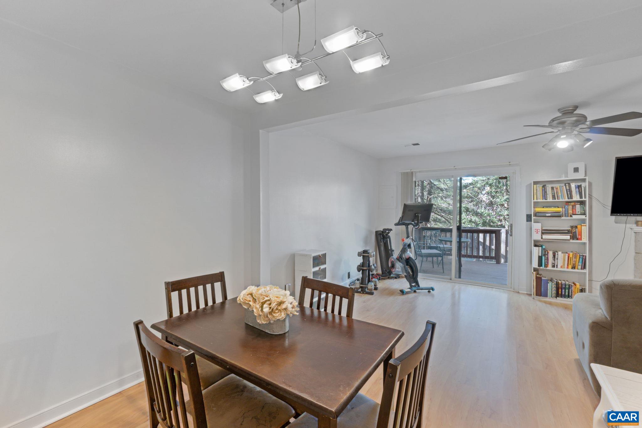 958 SUTTON CT