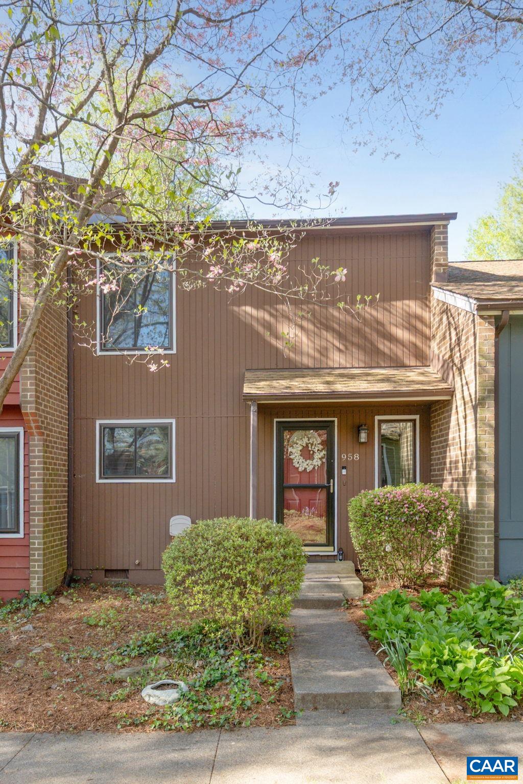 958 SUTTON CT