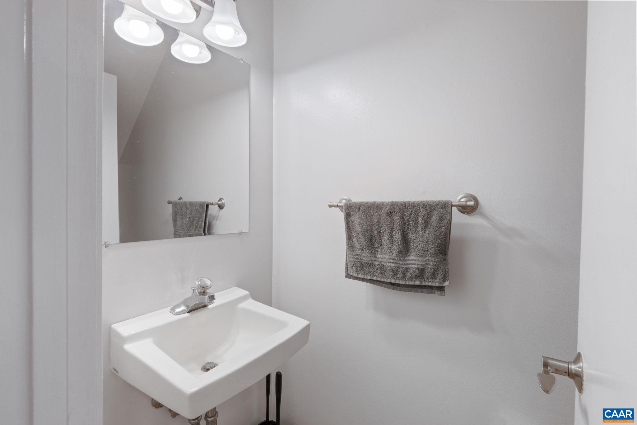 958 SUTTON CT