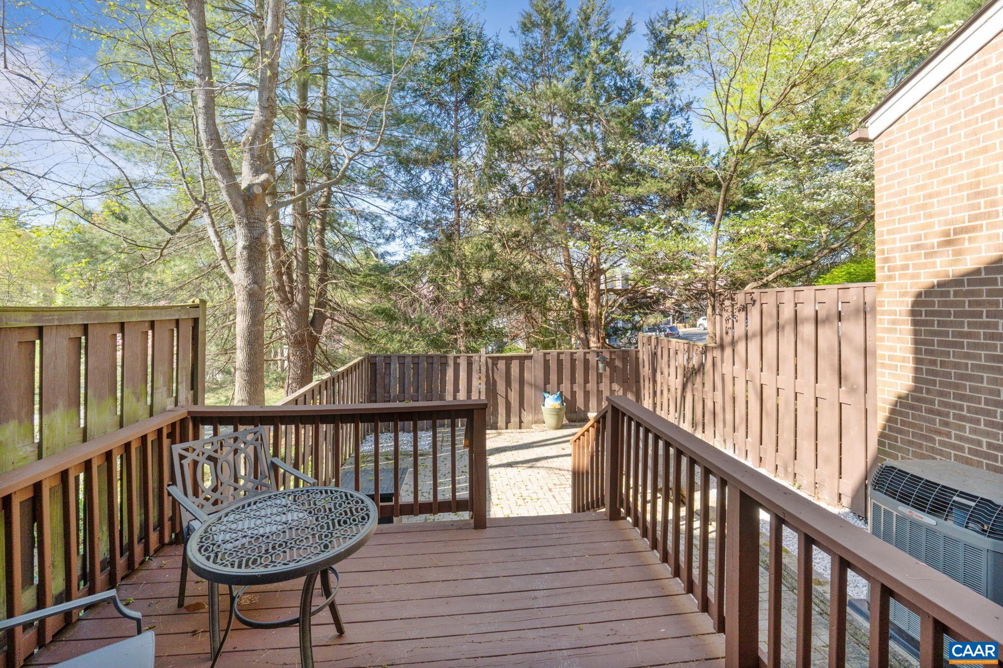 958 SUTTON CT
