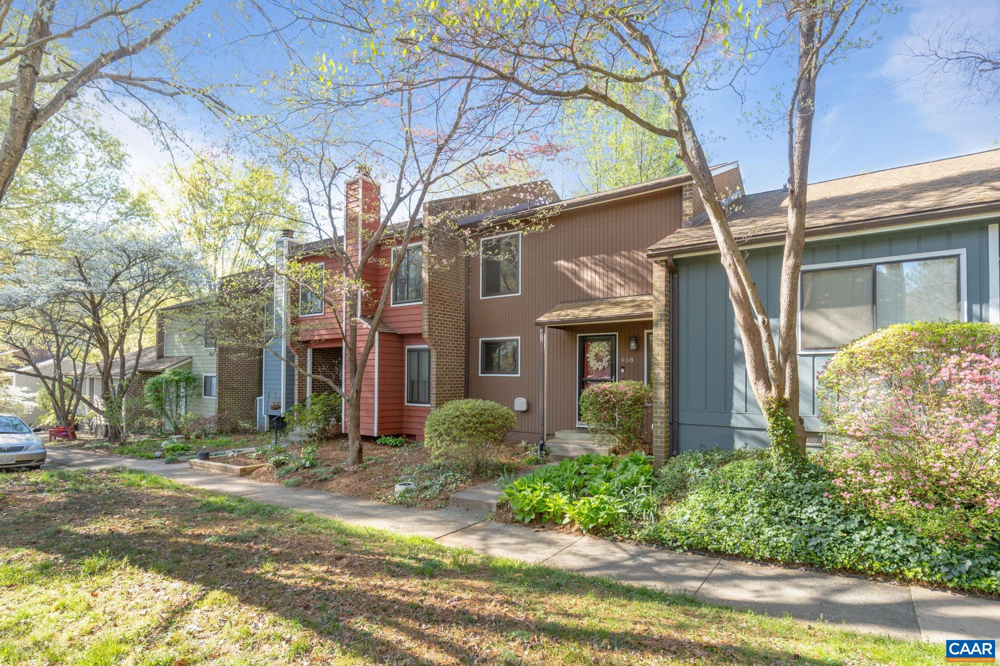 958 SUTTON CT