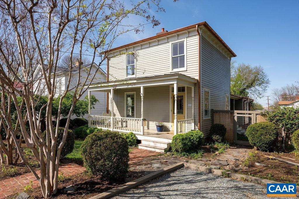 717 HINTON AVE