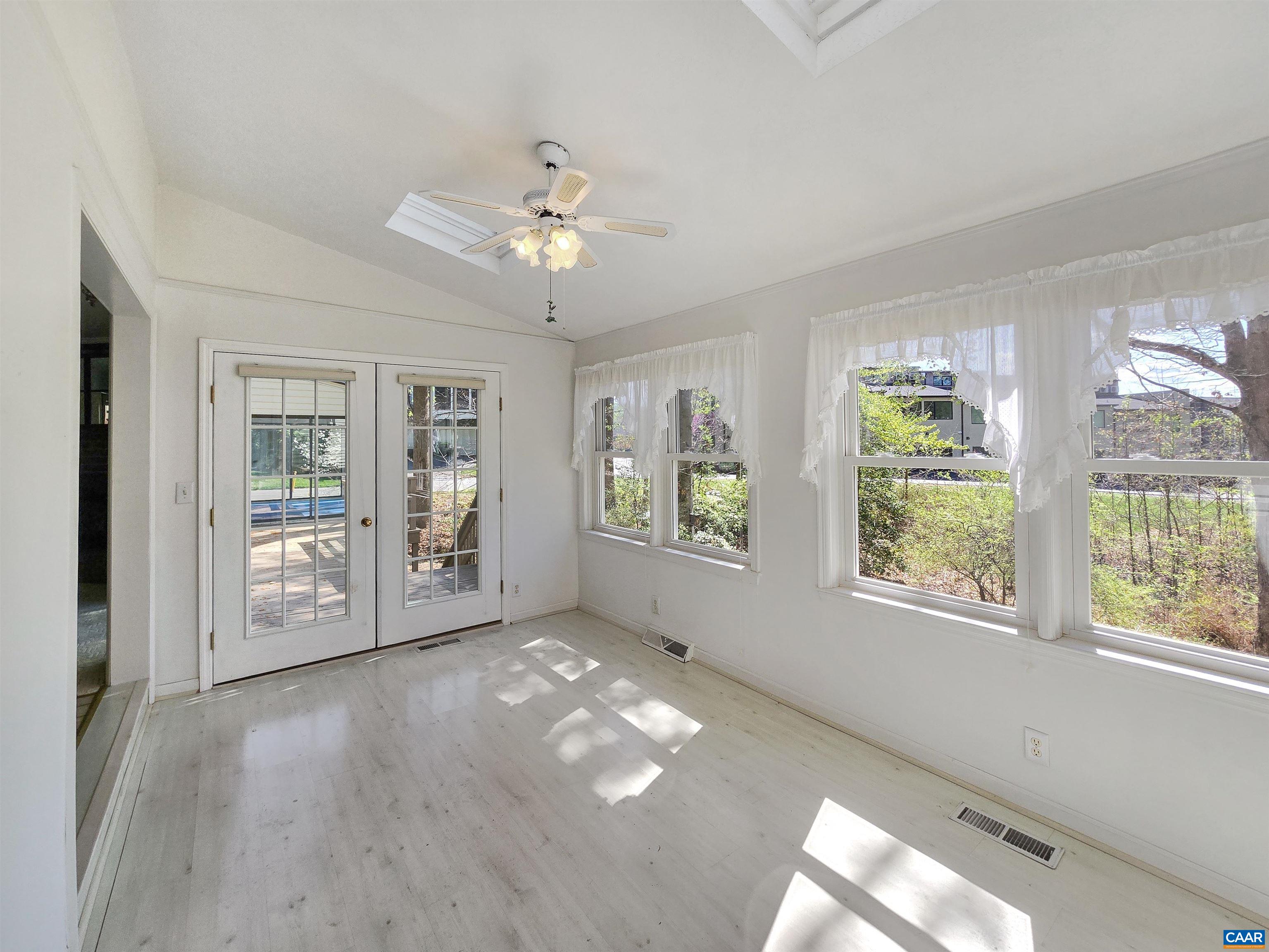 1129 VEGAS CT