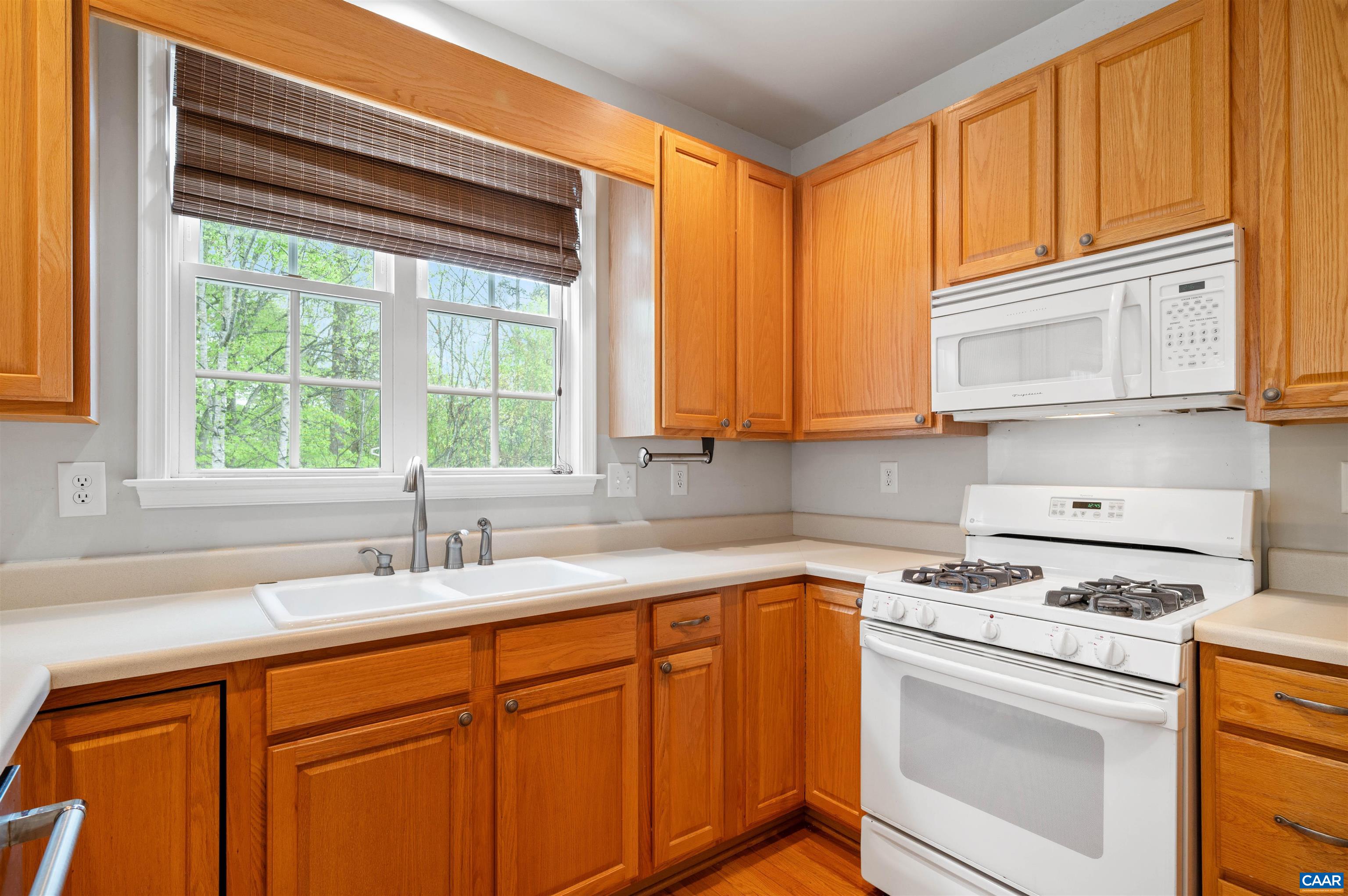 2389 RAVENSWOOD CT
