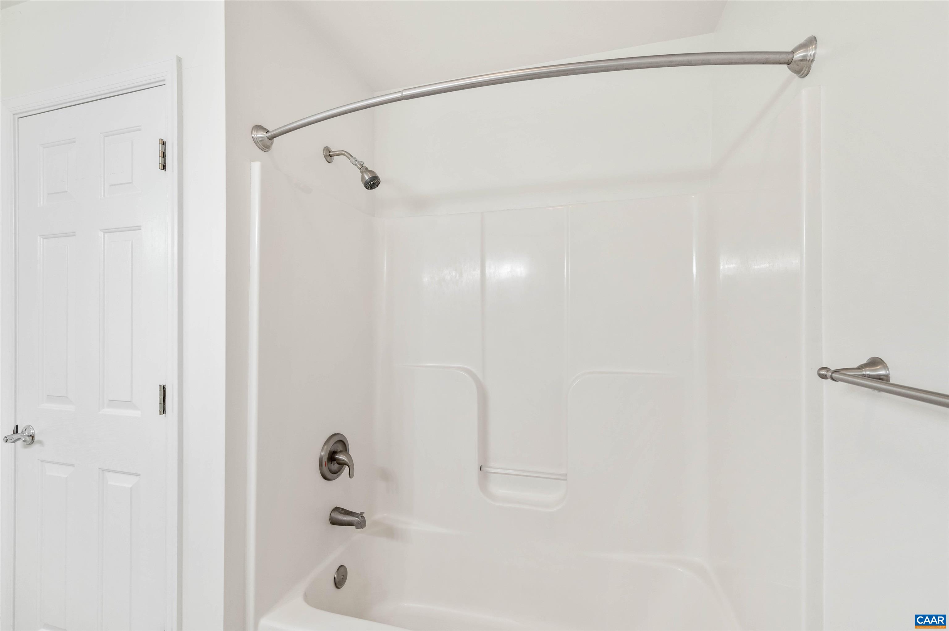 2389 RAVENSWOOD CT