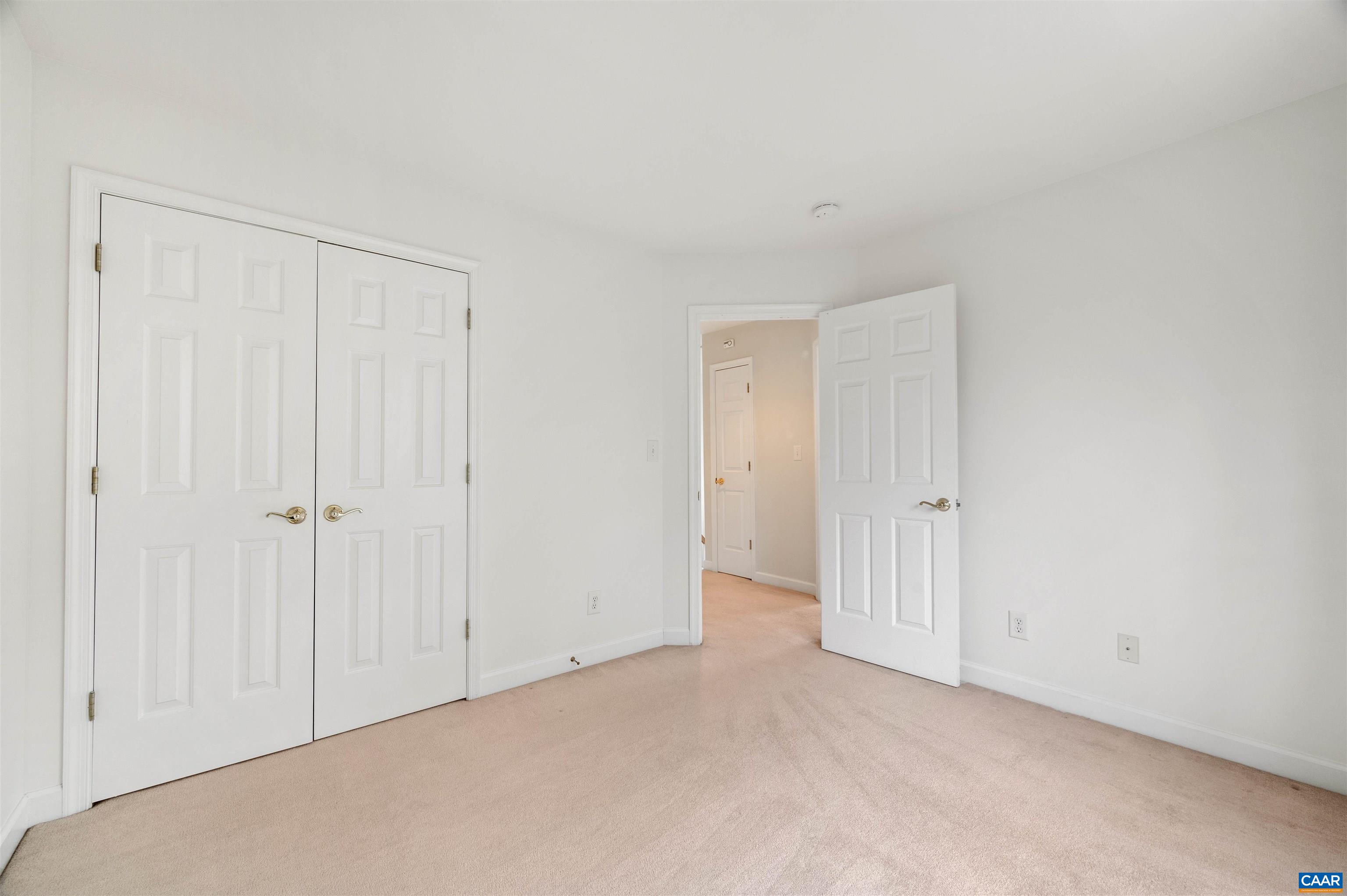 2389 RAVENSWOOD CT