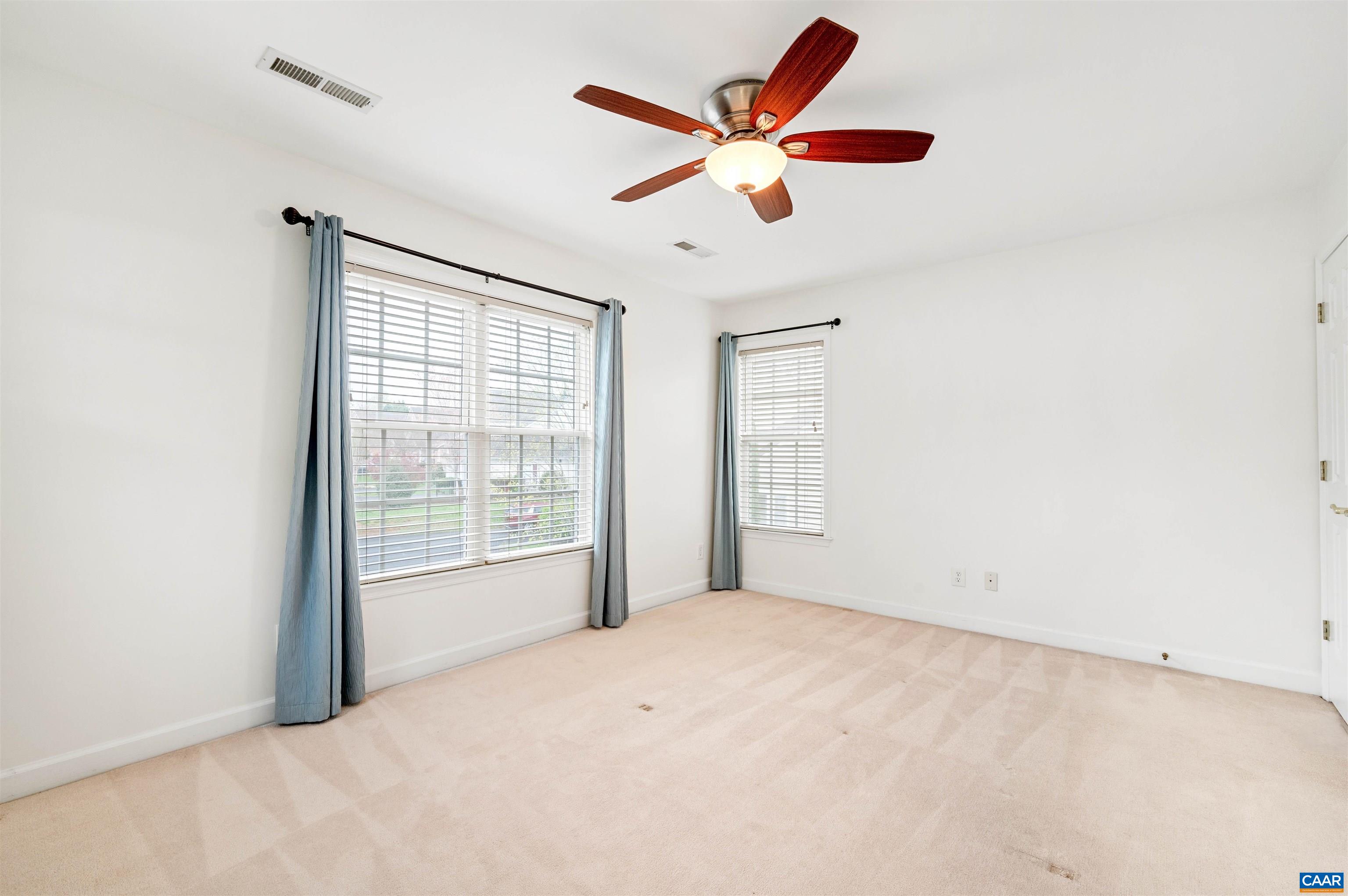 2389 RAVENSWOOD CT