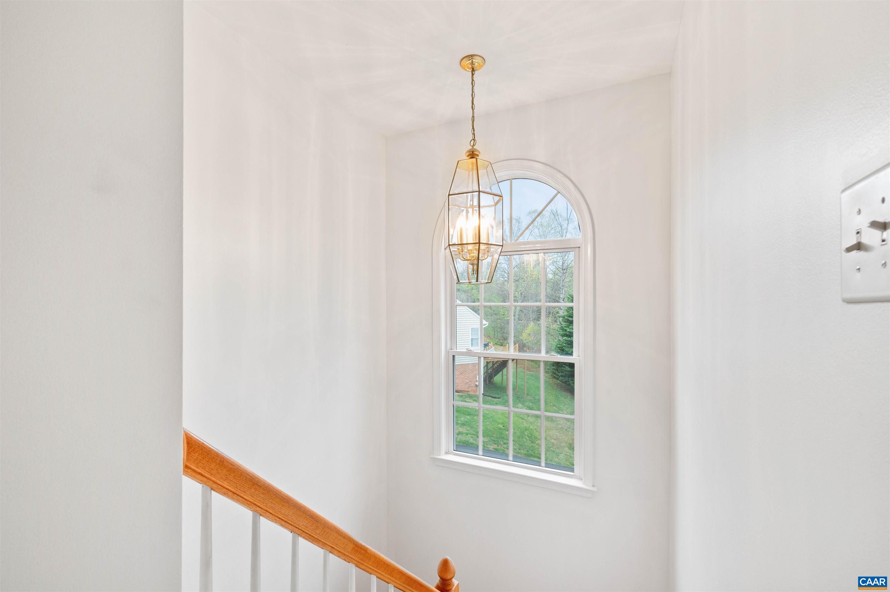 2389 RAVENSWOOD CT
