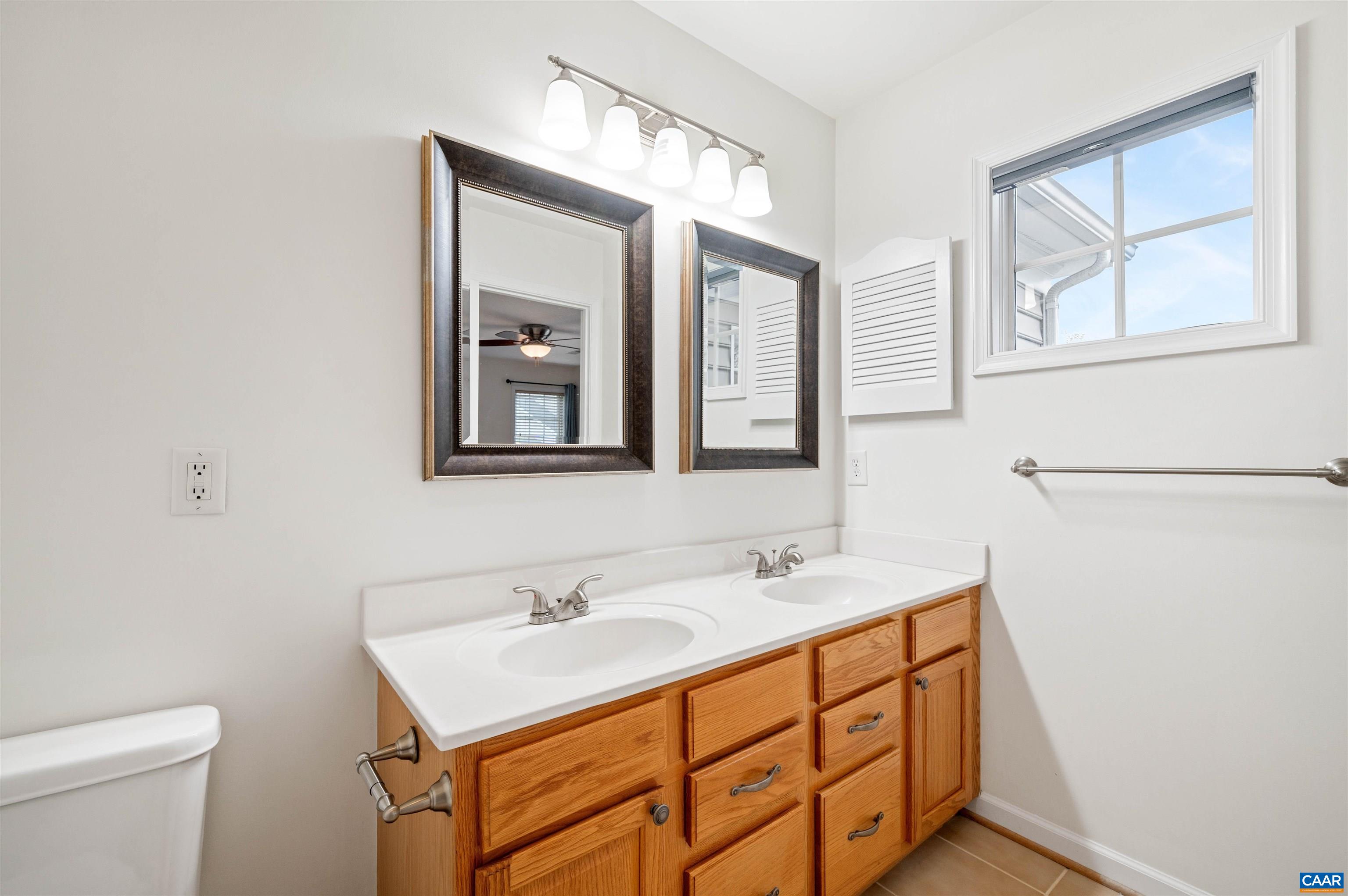 2389 RAVENSWOOD CT