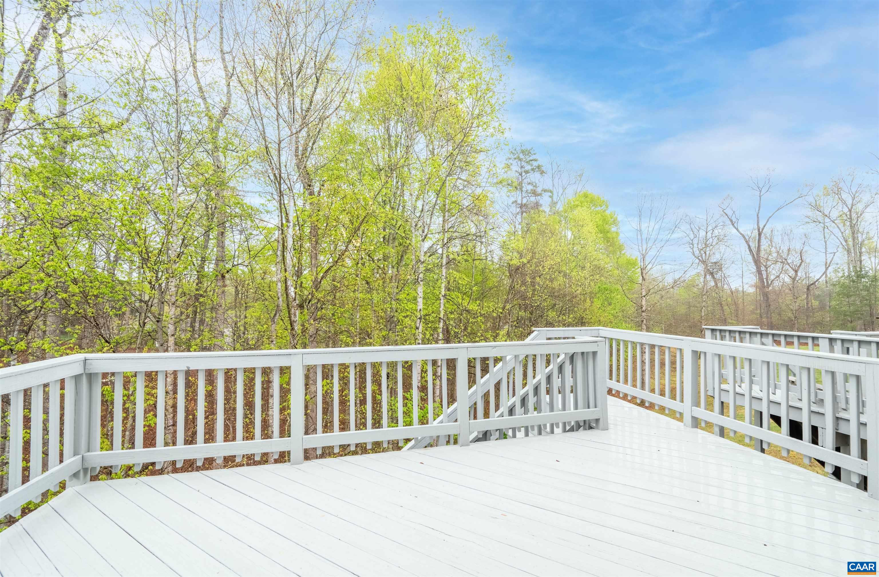 2389 RAVENSWOOD CT