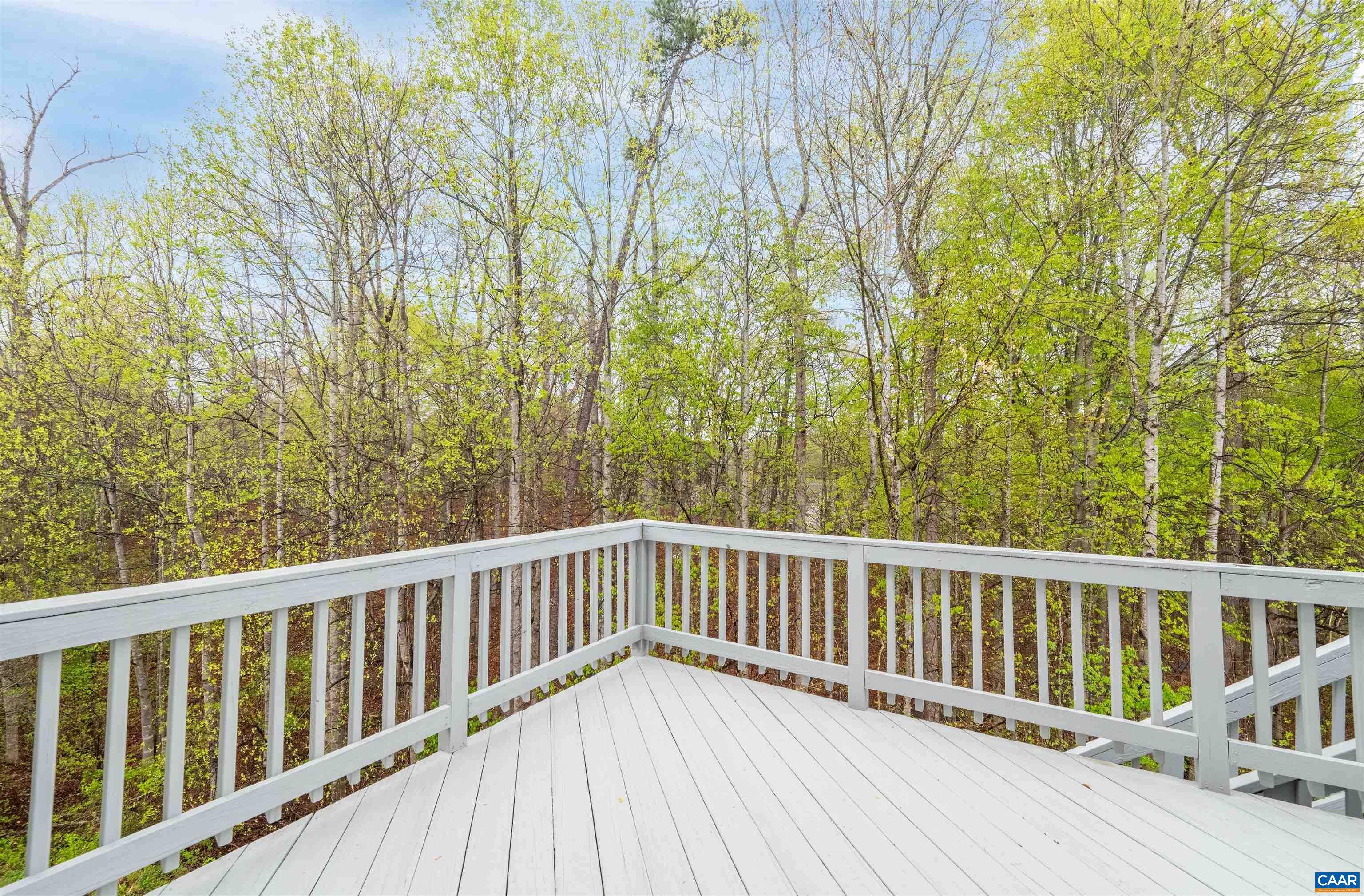 2389 RAVENSWOOD CT