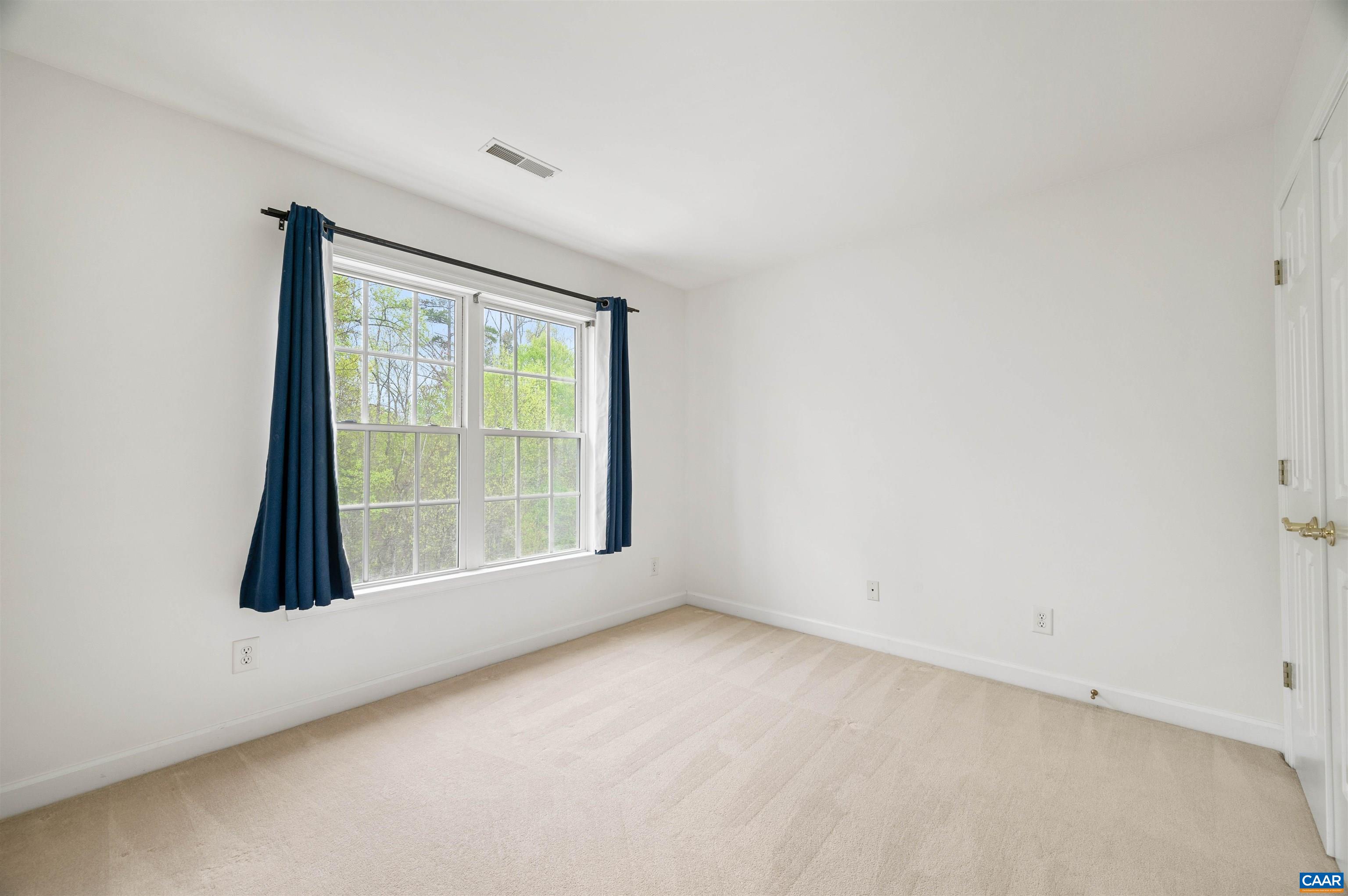 2389 RAVENSWOOD CT