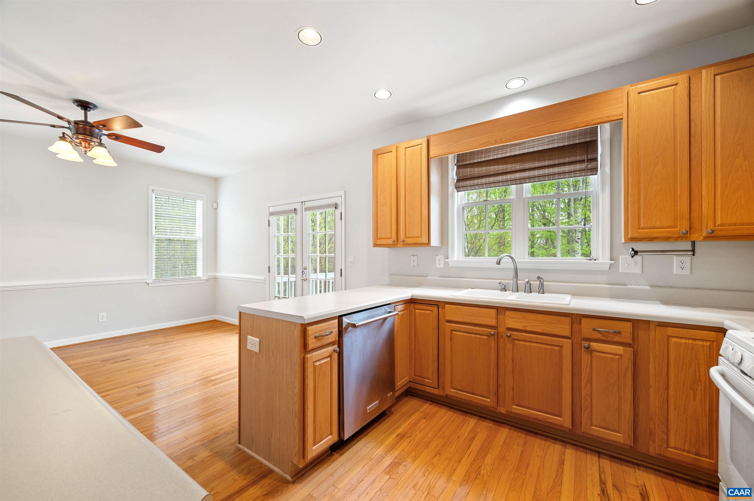 2389 RAVENSWOOD CT