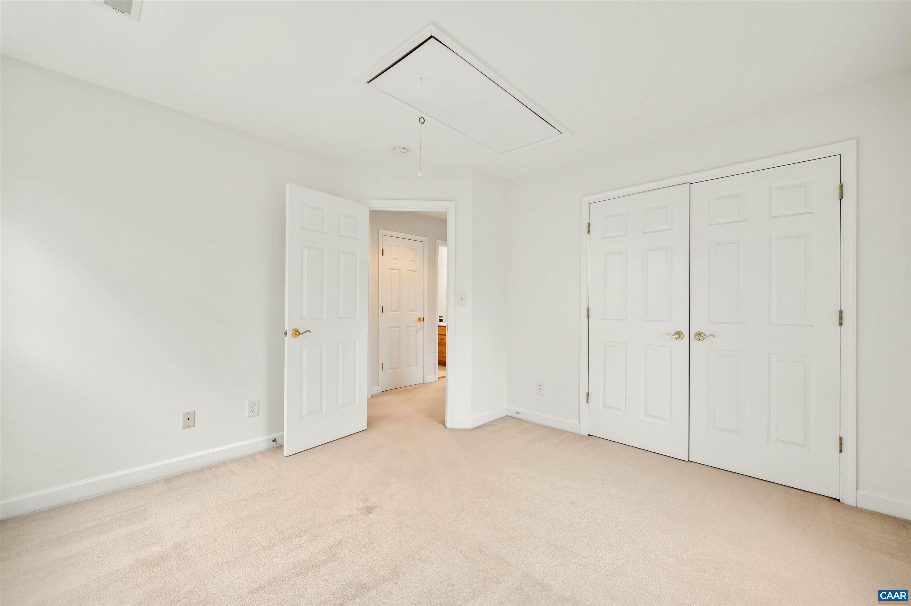 2389 RAVENSWOOD CT