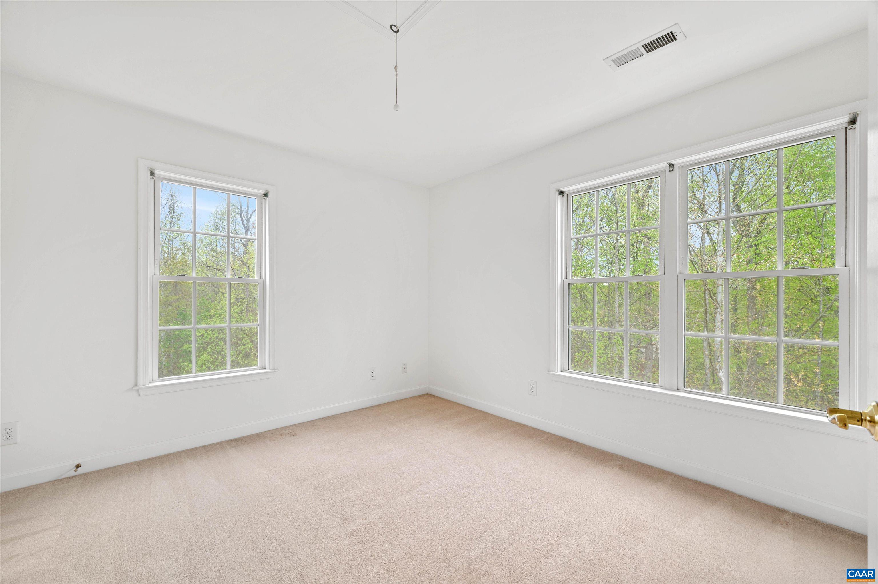 2389 RAVENSWOOD CT