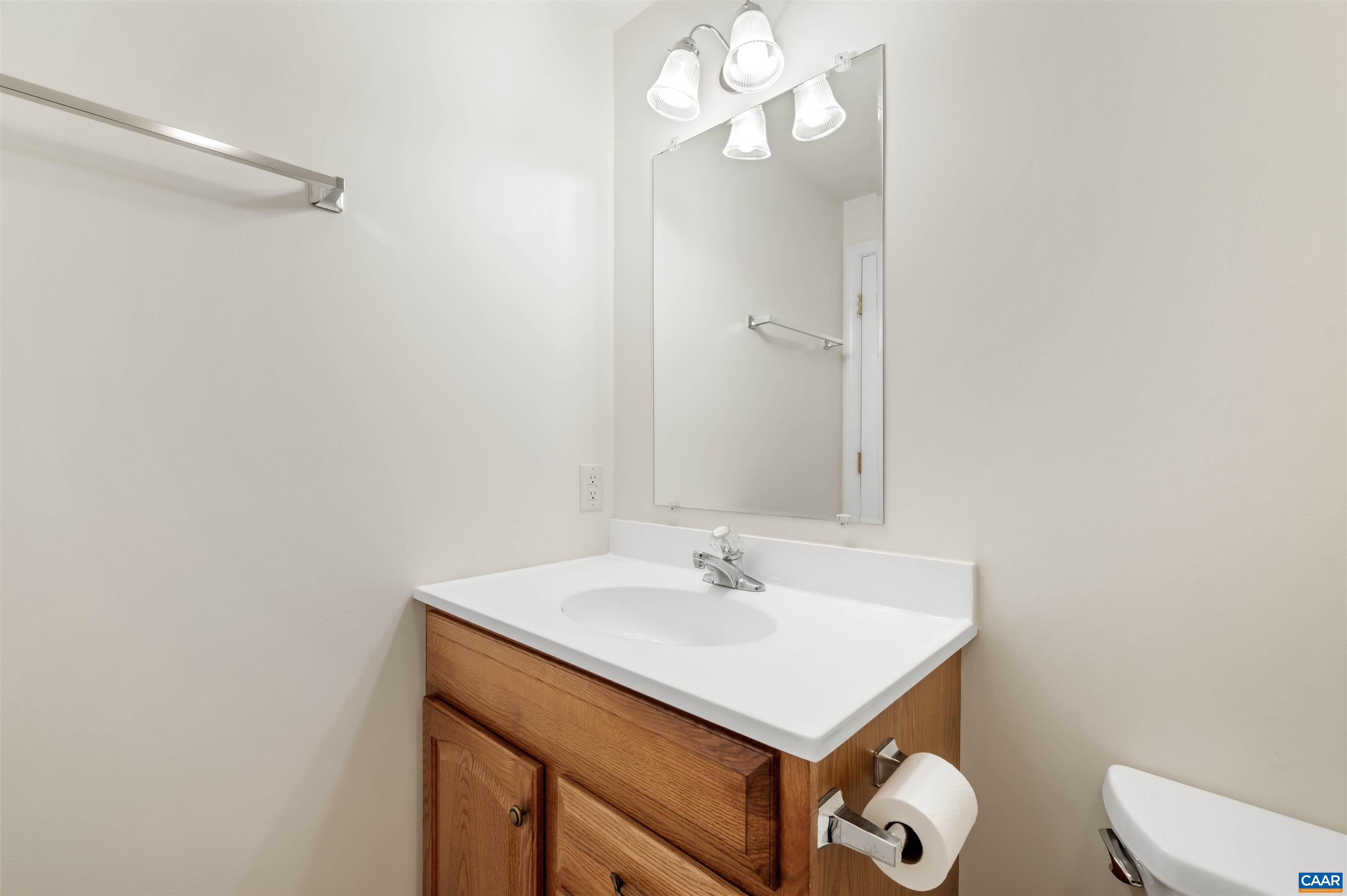 2389 RAVENSWOOD CT