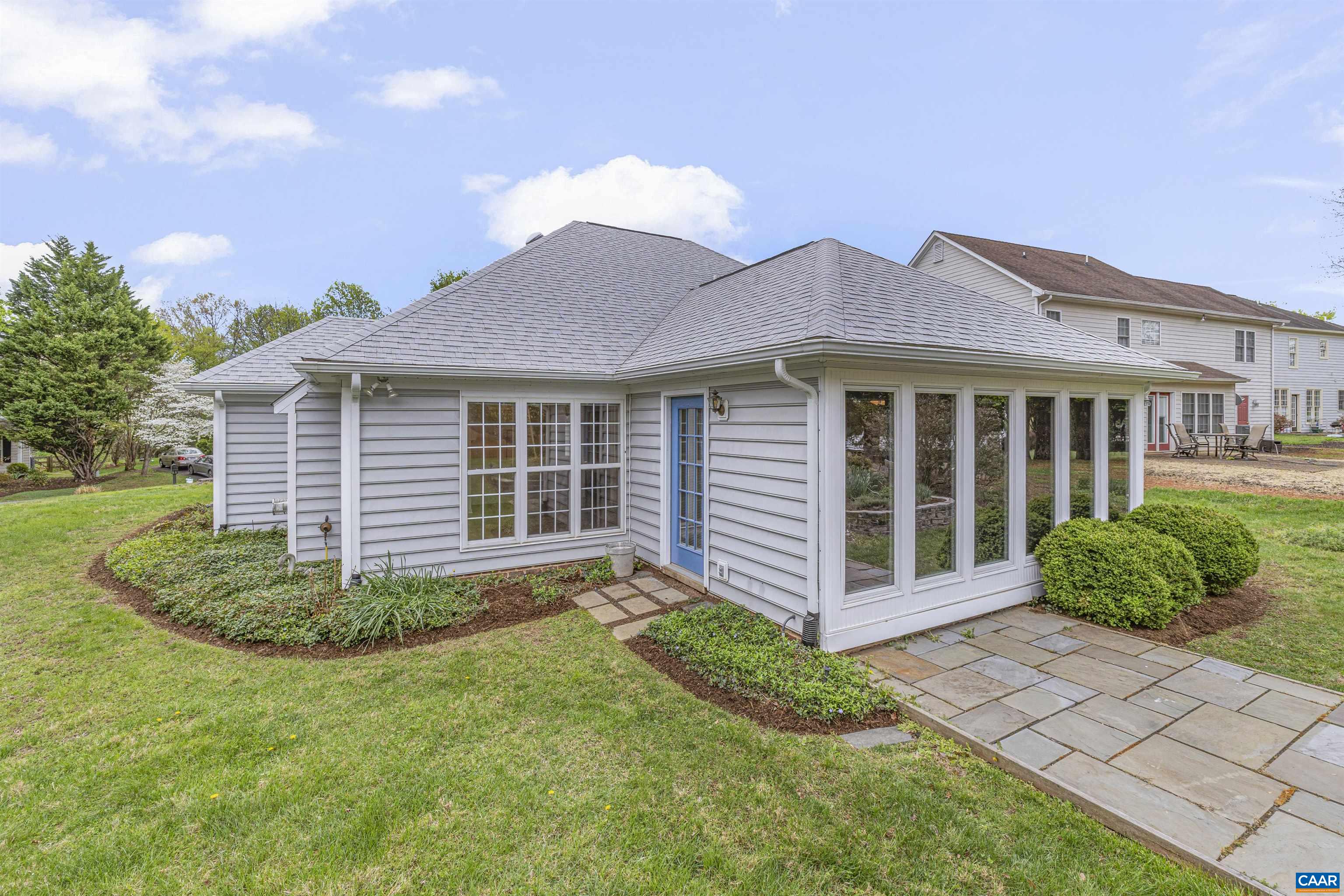 1054 AUTUMN HILL CT