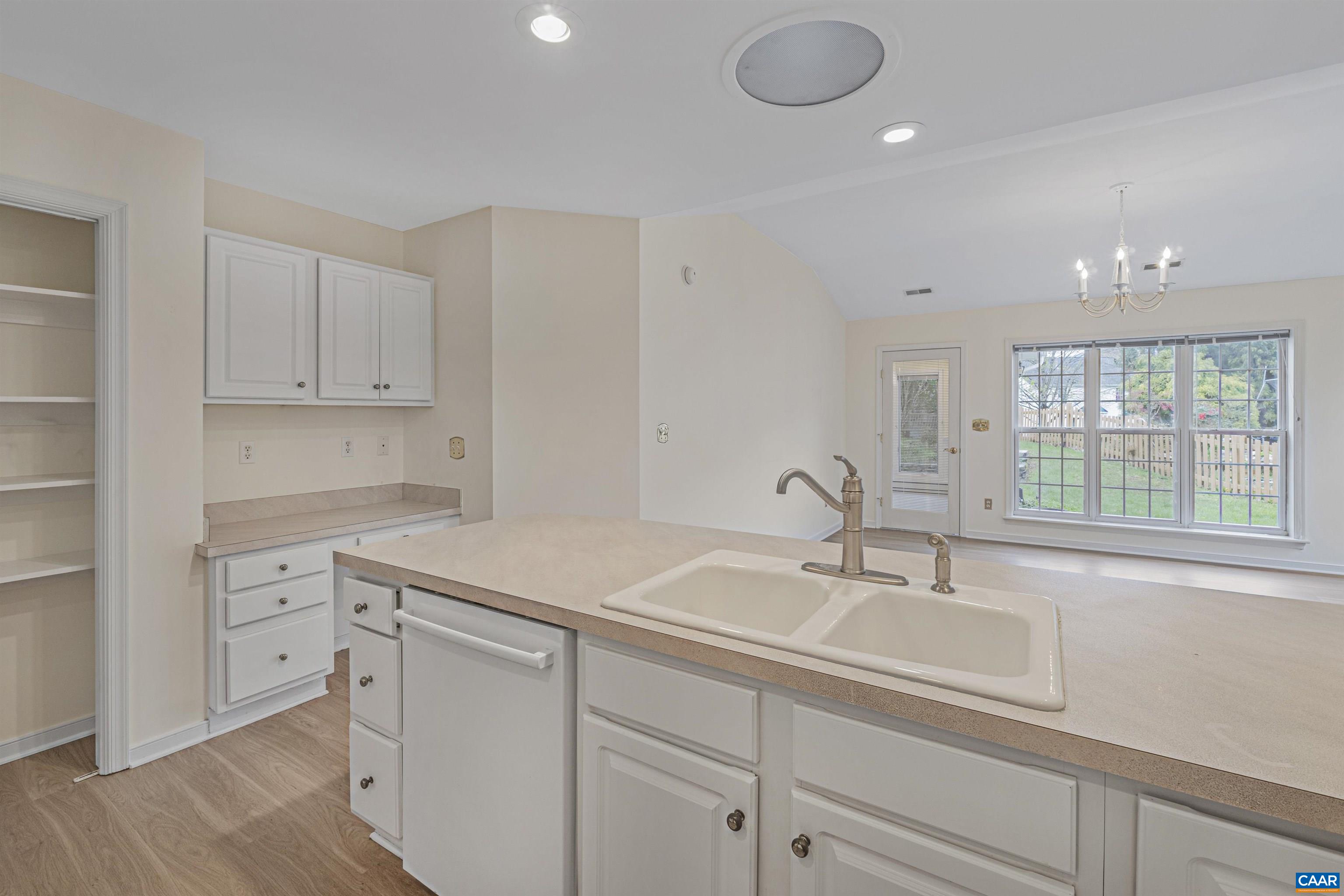 1054 AUTUMN HILL CT