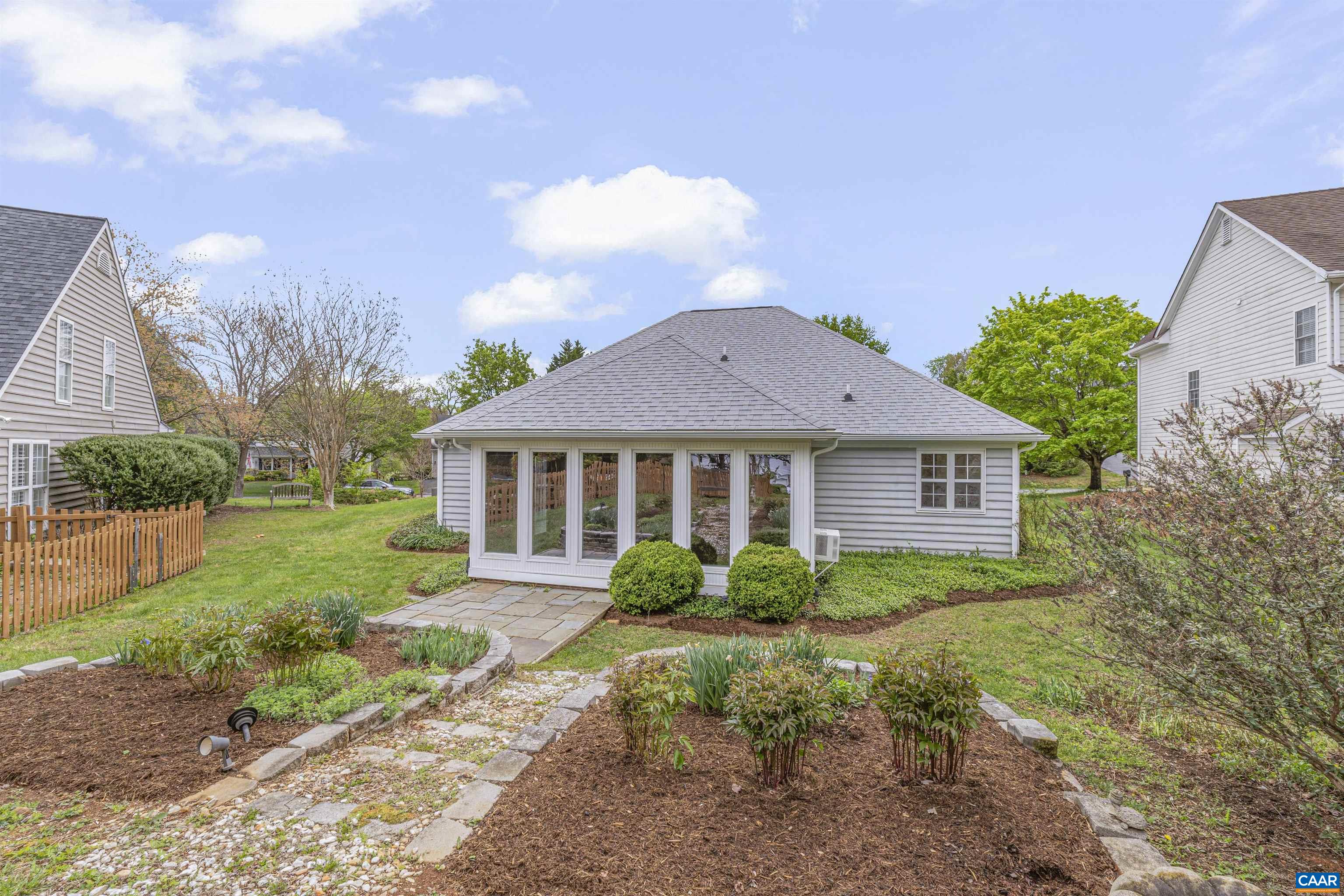 1054 AUTUMN HILL CT