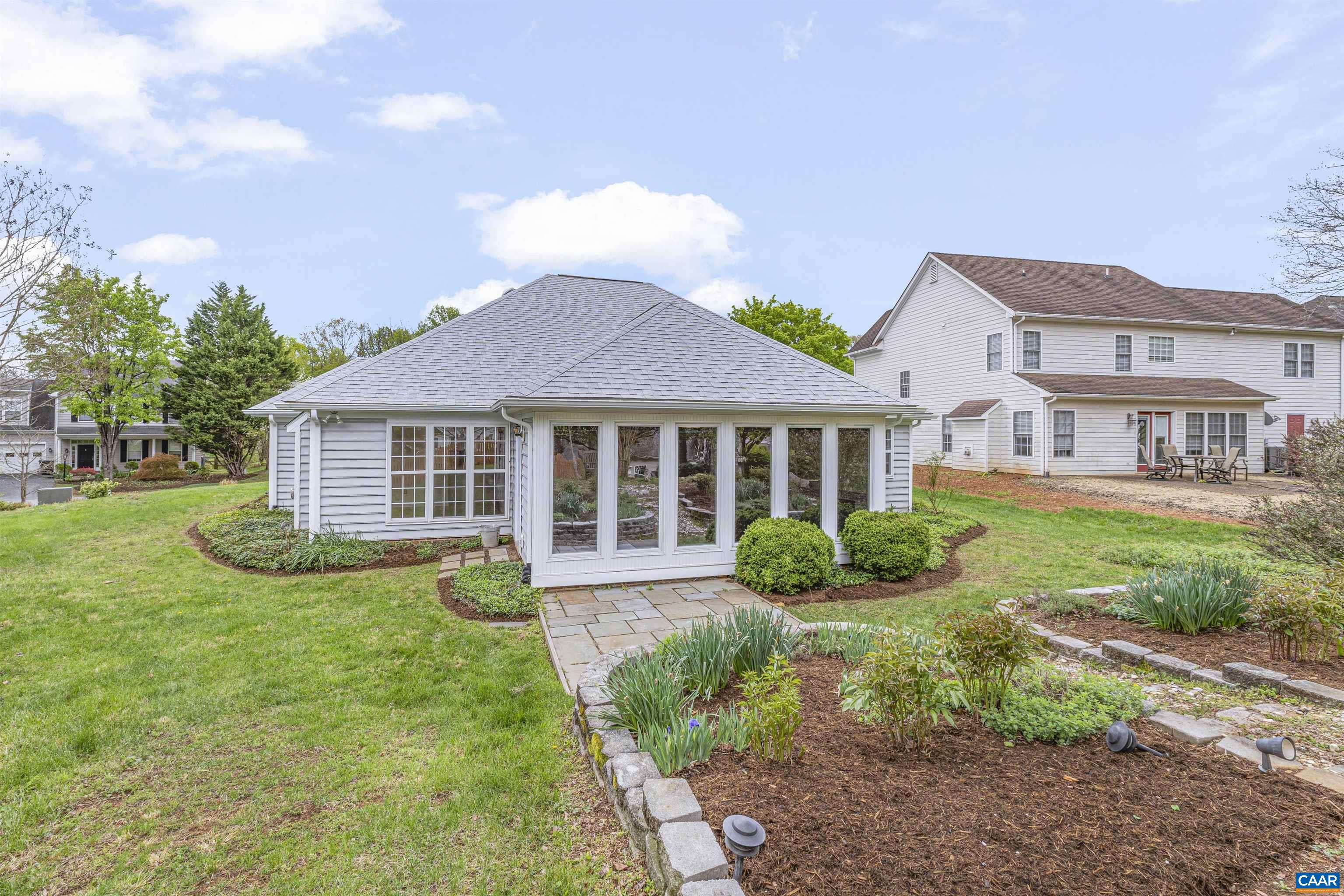 1054 AUTUMN HILL CT