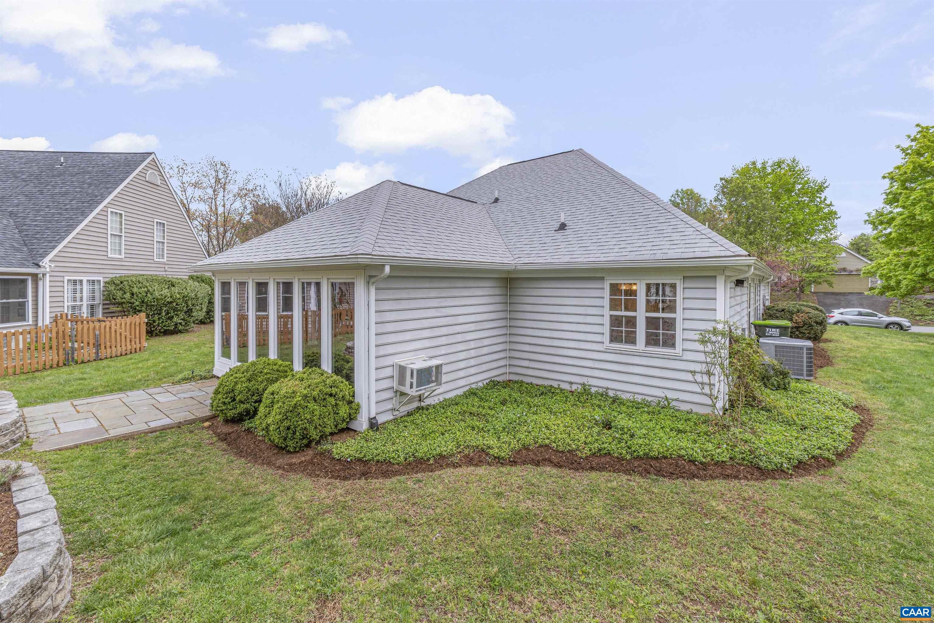 1054 AUTUMN HILL CT