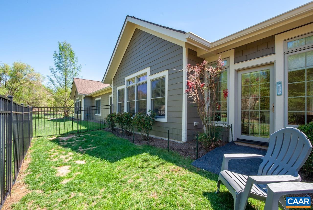170 ROSEWOOD DR