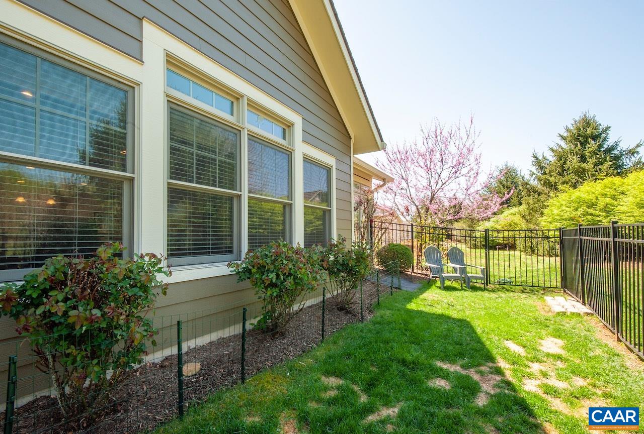 170 ROSEWOOD DR