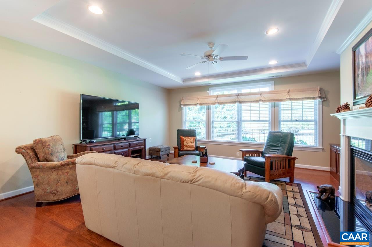 170 ROSEWOOD DR