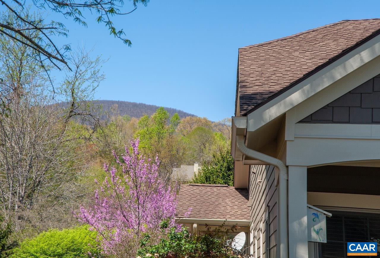170 ROSEWOOD DR