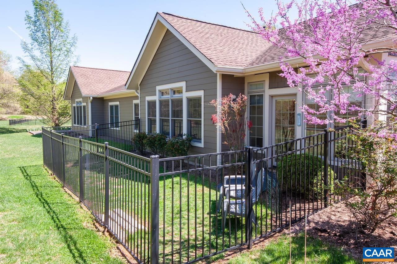 170 ROSEWOOD DR