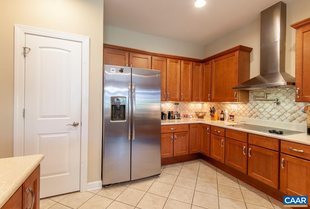 170 ROSEWOOD DR