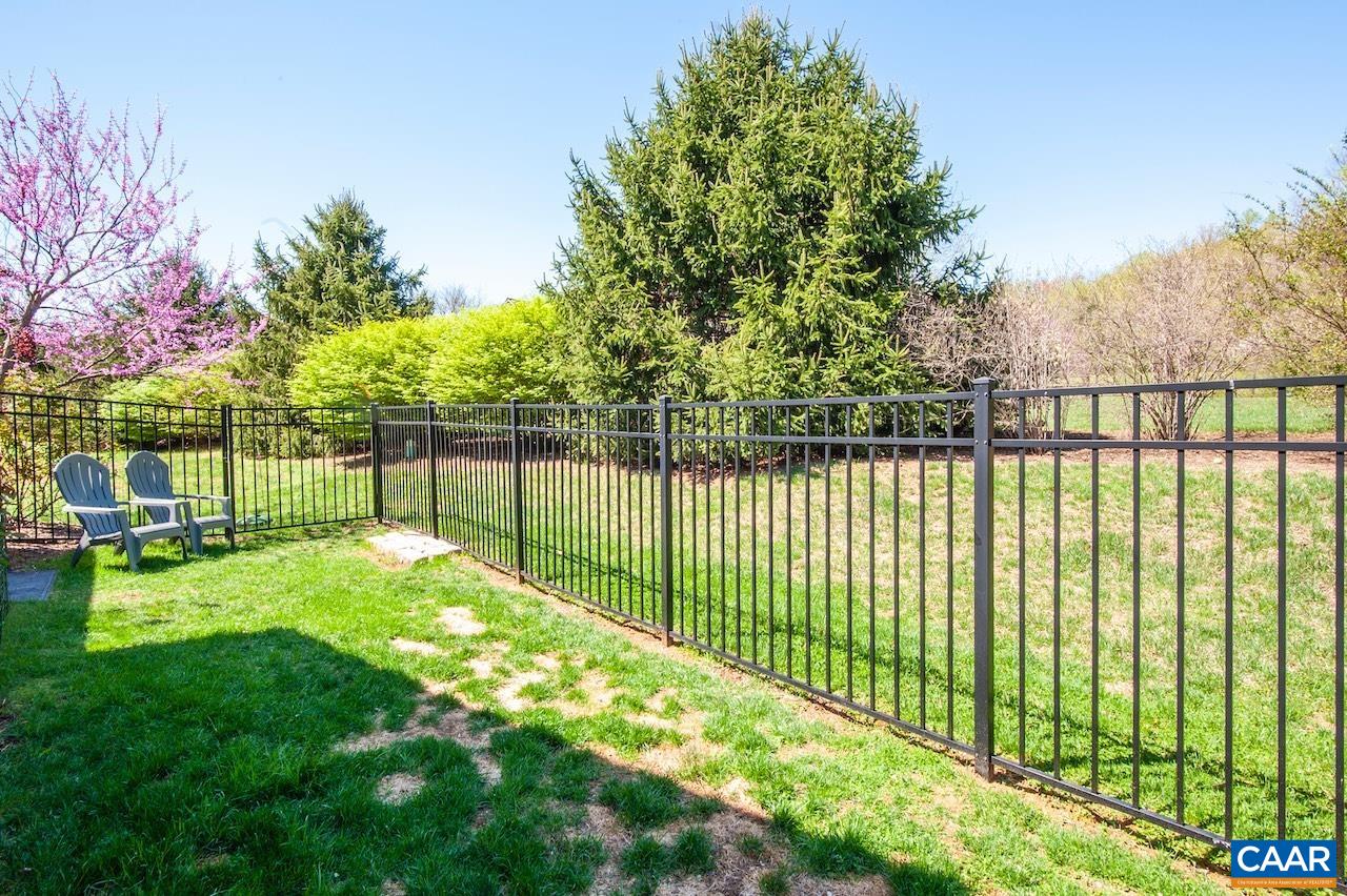 170 ROSEWOOD DR
