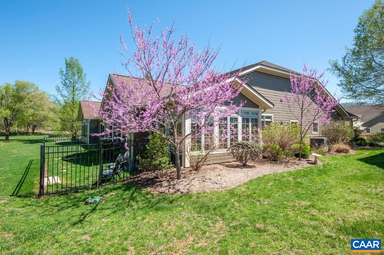 170 ROSEWOOD DR