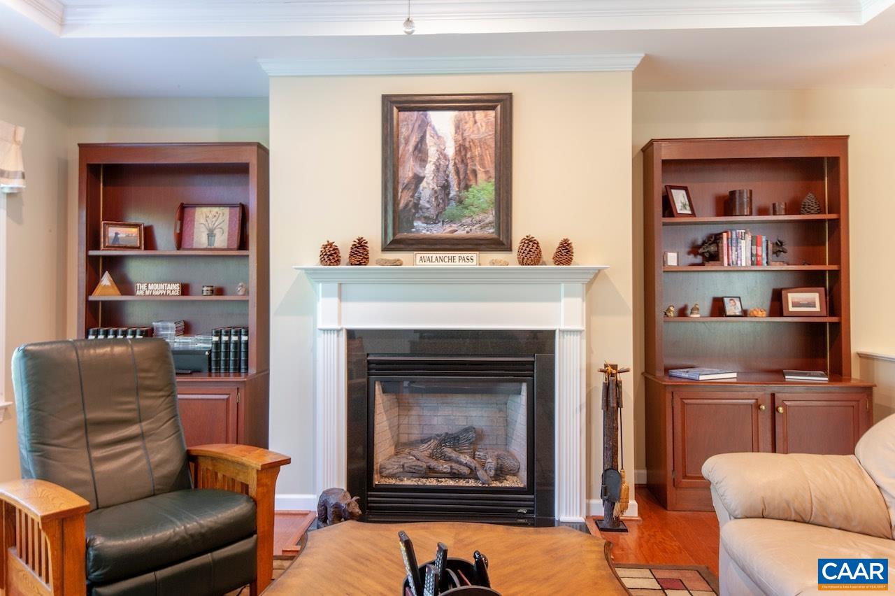 170 ROSEWOOD DR