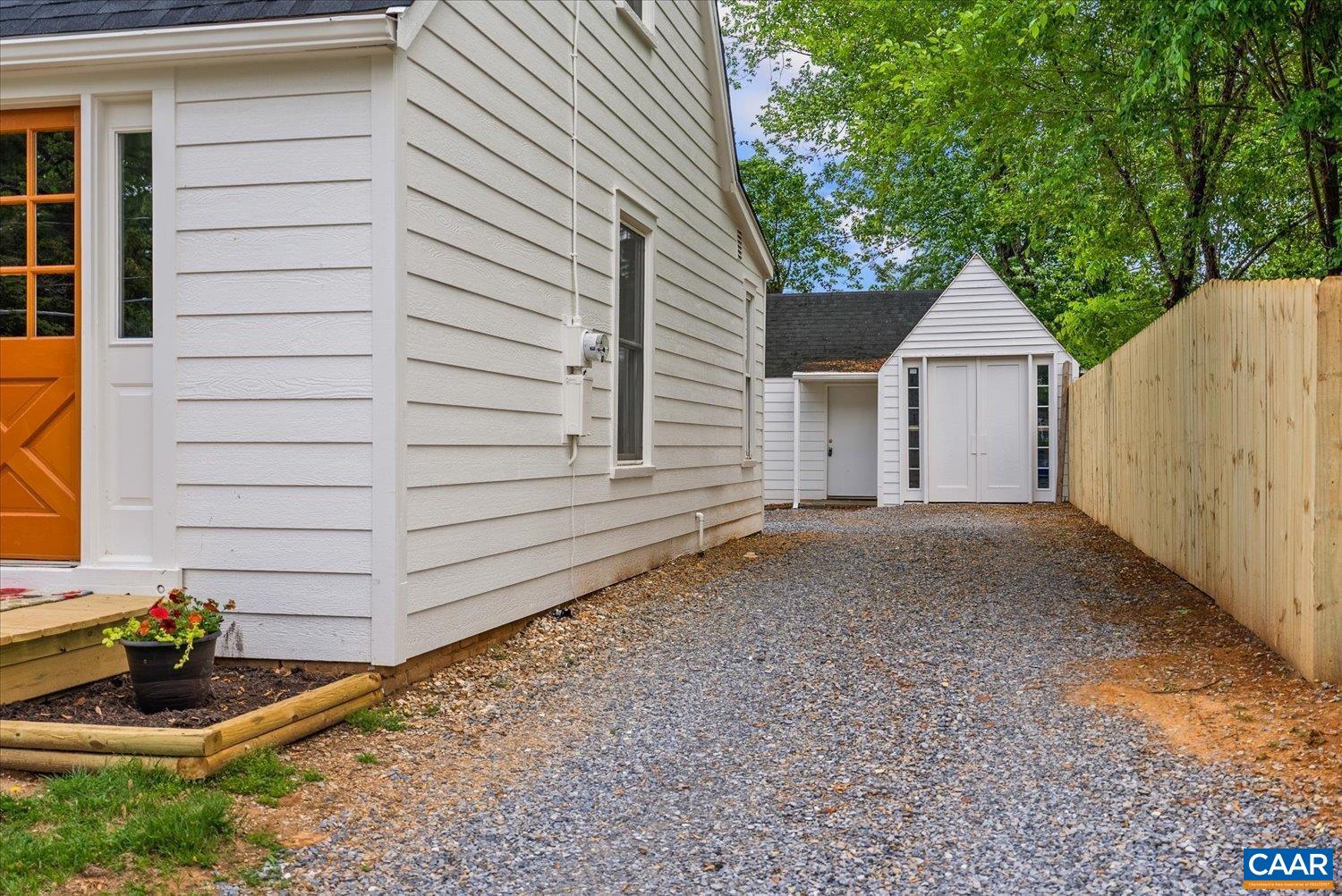 133 STRAITH ST