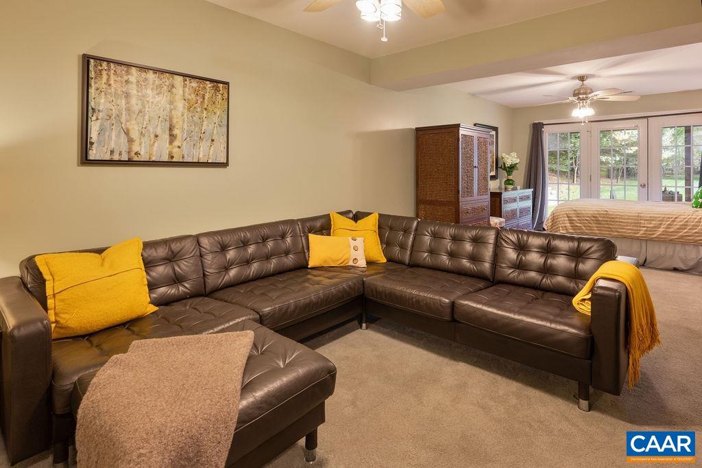 1425 SINGLETON LN