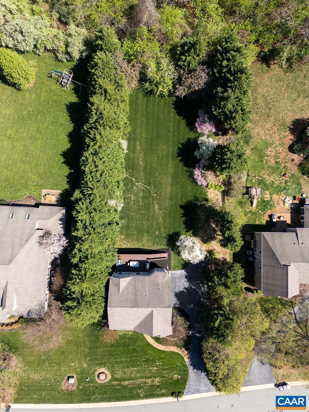 1425 SINGLETON LN