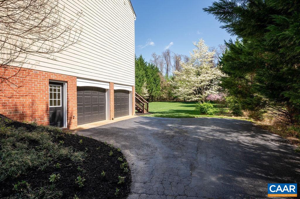1425 SINGLETON LN