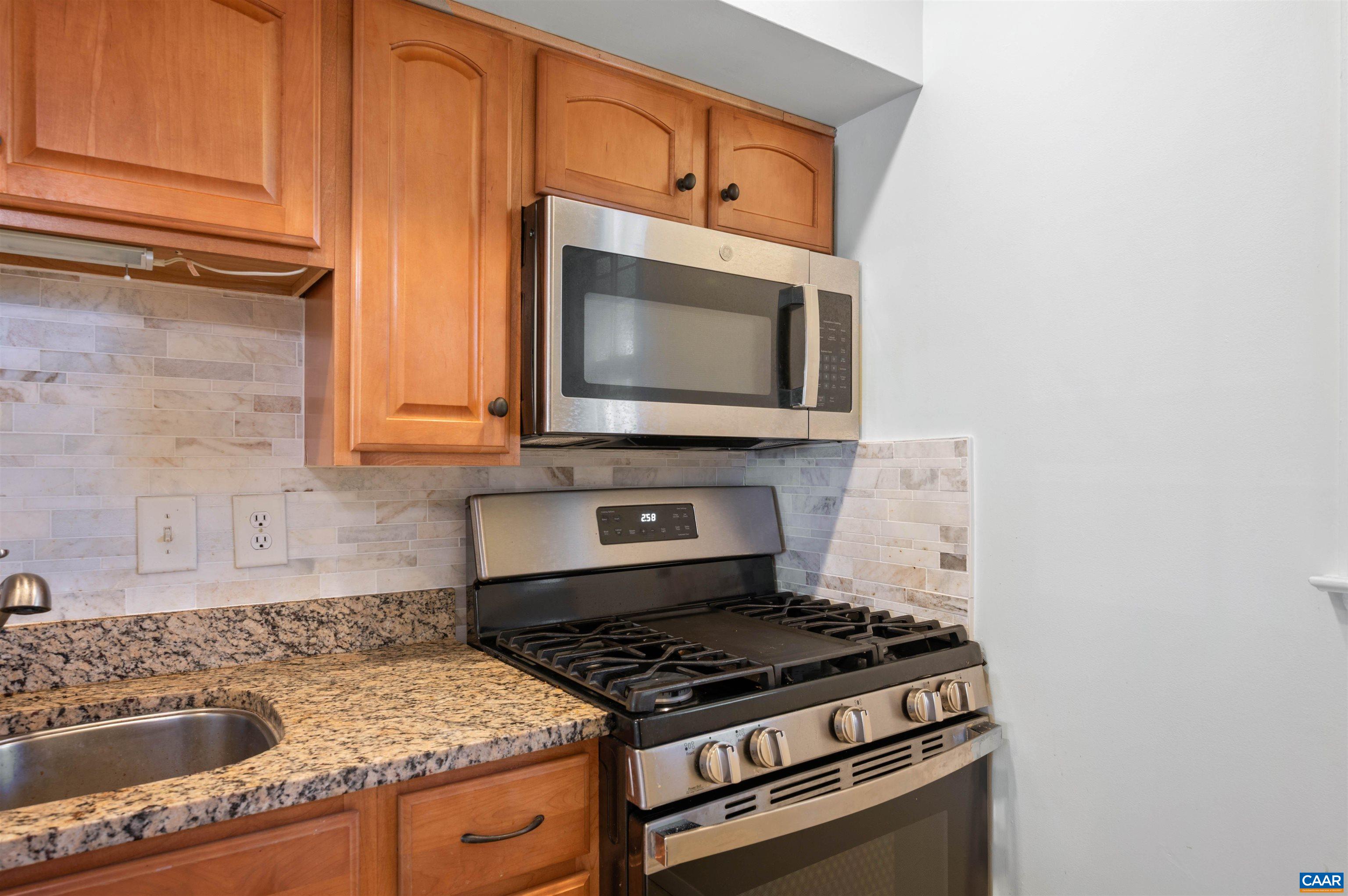 135 HESSIAN HILLS CIR Unit: 3