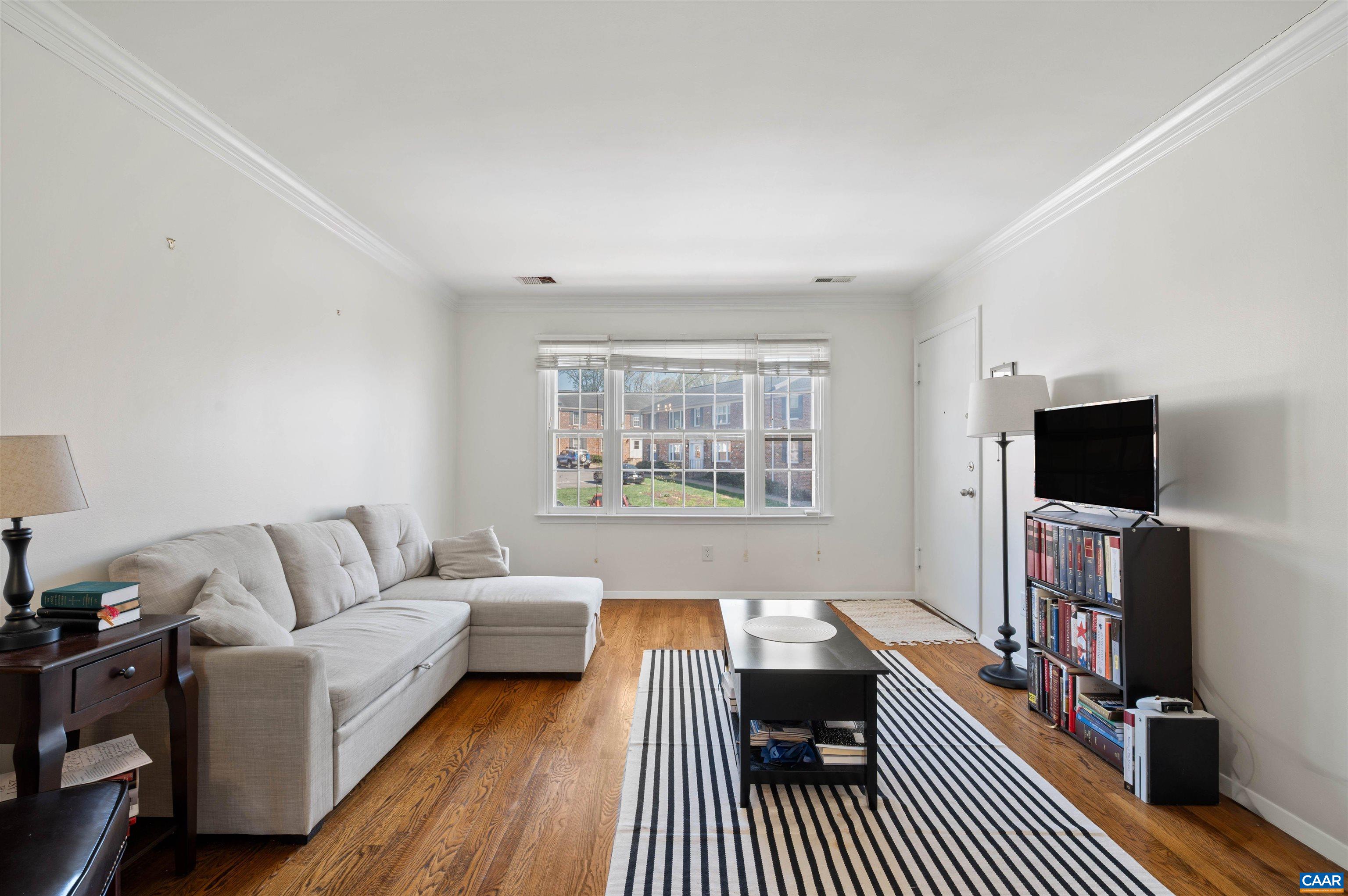 135 HESSIAN HILLS CIR Unit: 3