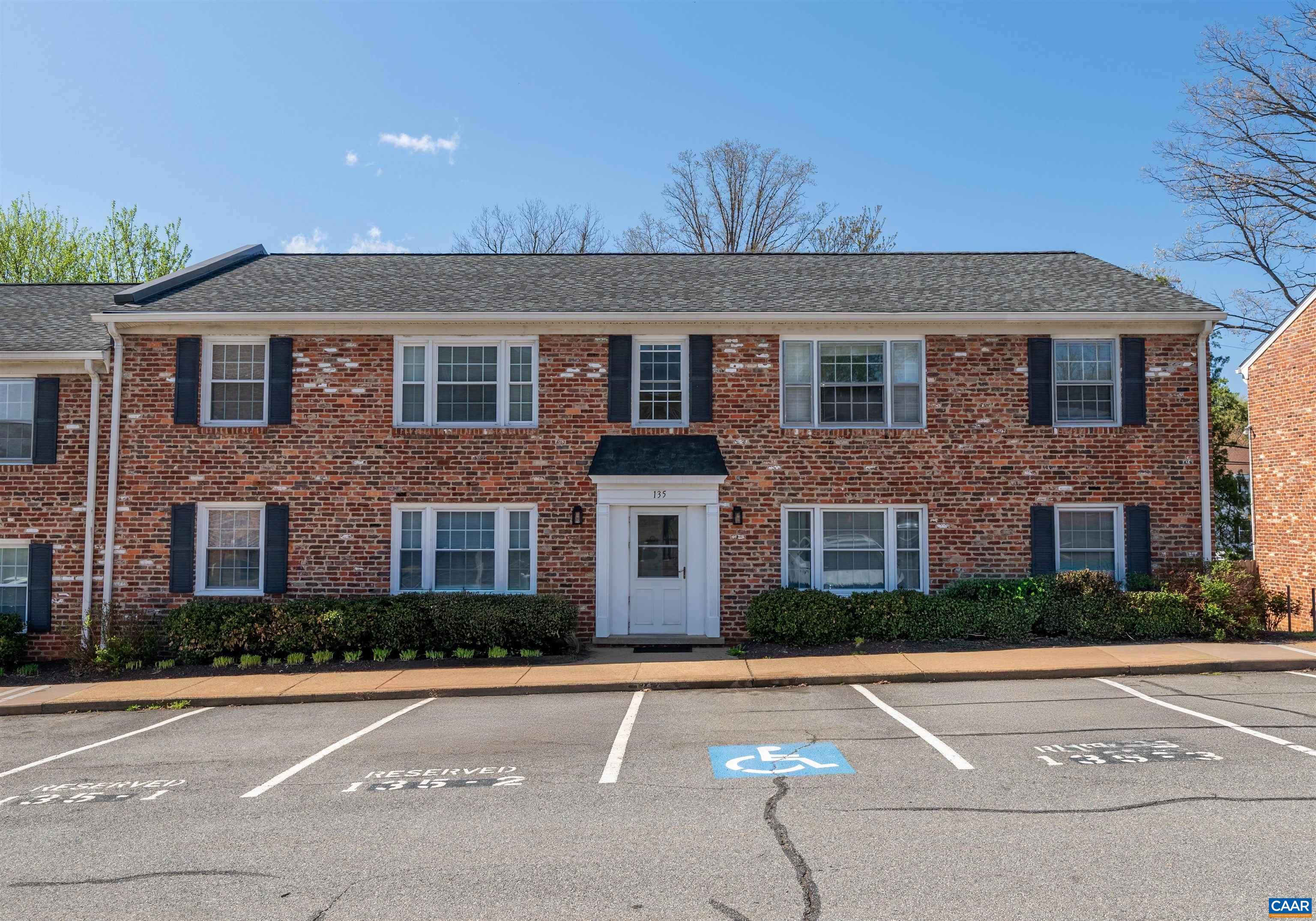 135 HESSIAN HILLS CIR Unit: 3