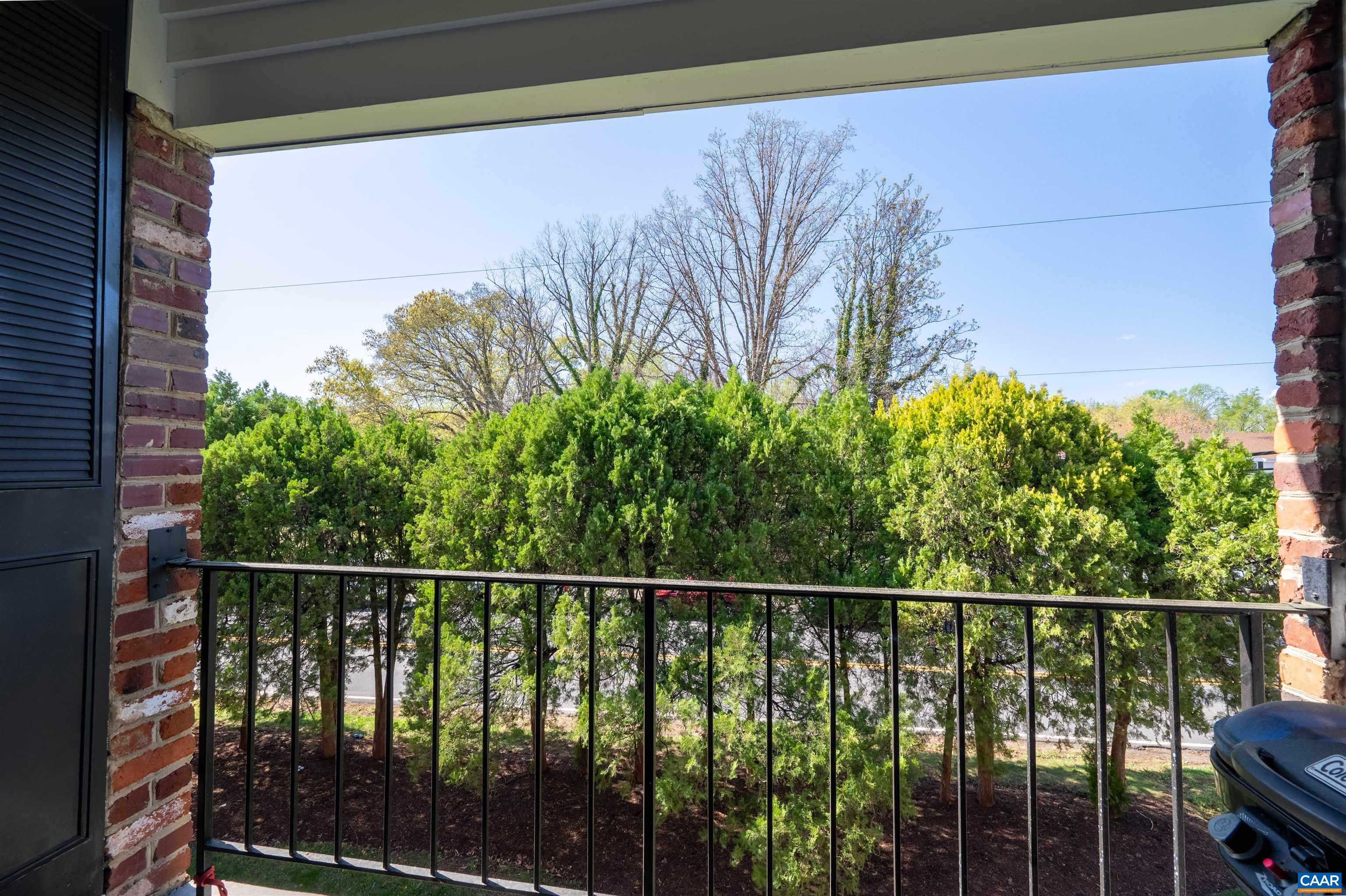135 HESSIAN HILLS CIR Unit: 3